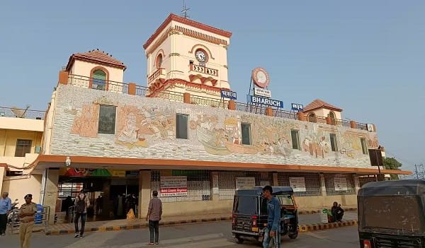 Bharuch Junction: Code, Location, Platforms, Gates, Facilities
